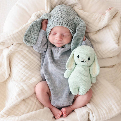 Baby bunny (mint), gives 5 meals cuddle + kind