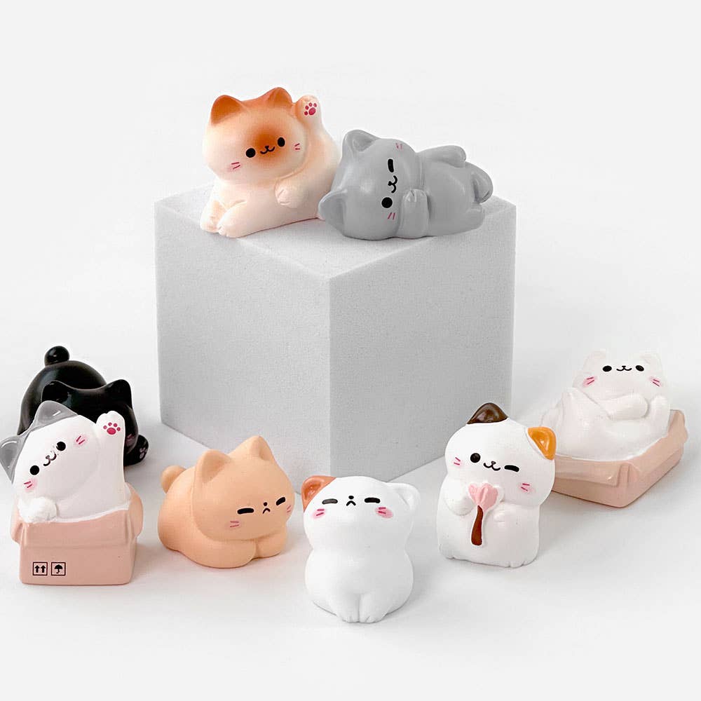 Random Cozy Cat Miniature Figure– Blind Box Series