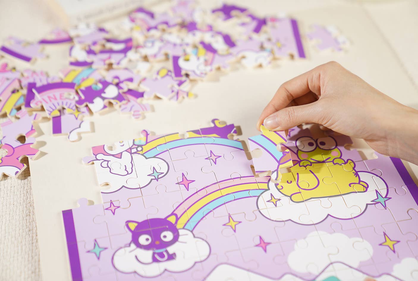 Hello Kitty Wooden Jigsaw Puzzle: Seize the moment