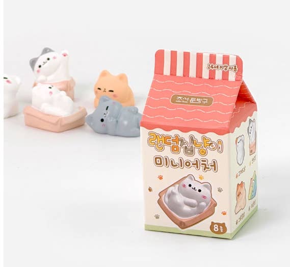 Random Cozy Cat Miniature Figure– Blind Box Series