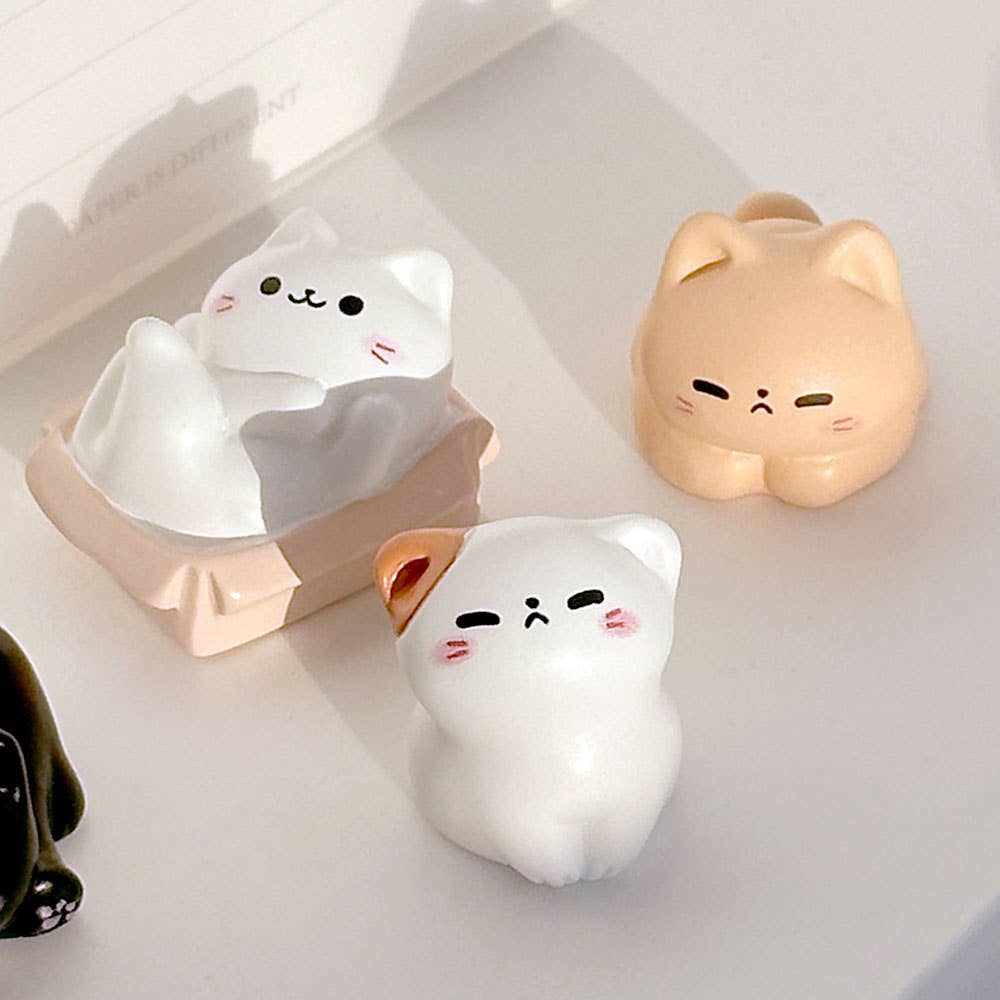 Random Cozy Cat Miniature Figure– Blind Box Series