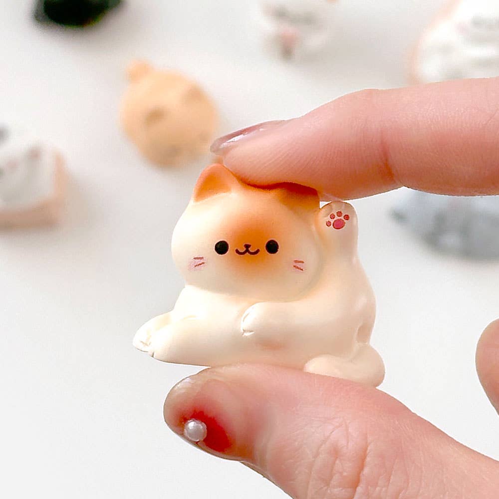 Random Cozy Cat Miniature Figure– Blind Box Series