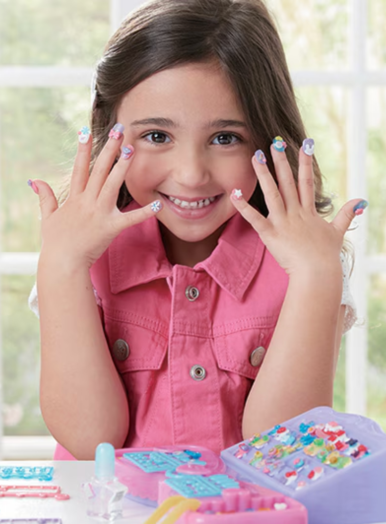 Aquabeads Design N' Display Nail Studio