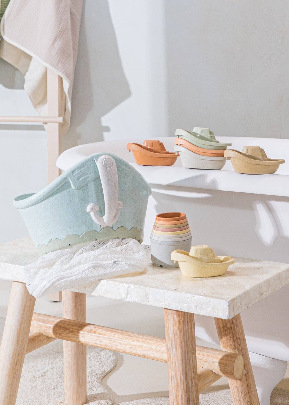 Bath Toy Organiser Set With Stackable Cups and Boats